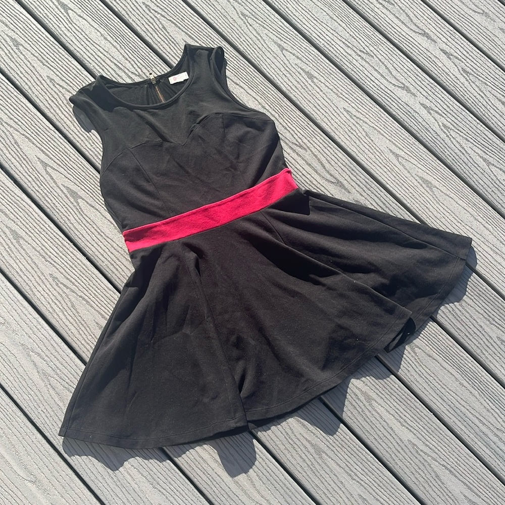 ❄️ Black Dress with a Red Waistband and Circle Skirt